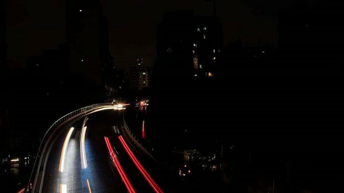 В Ливане произошли сбои на крупнейших электростанциях: страна осталась без света