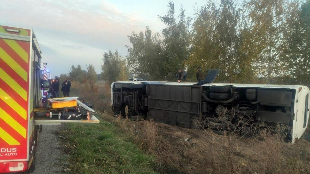 У Полтавській області перекинувся автобус з пасажирами: постраждали 11 людей