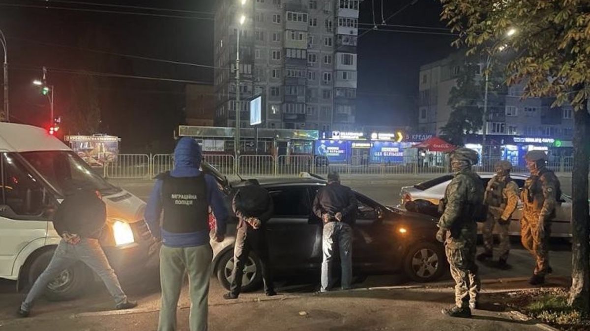 "Забирали цінні речі та втікали": у Києві затримали угрупування "клофелінщиків"