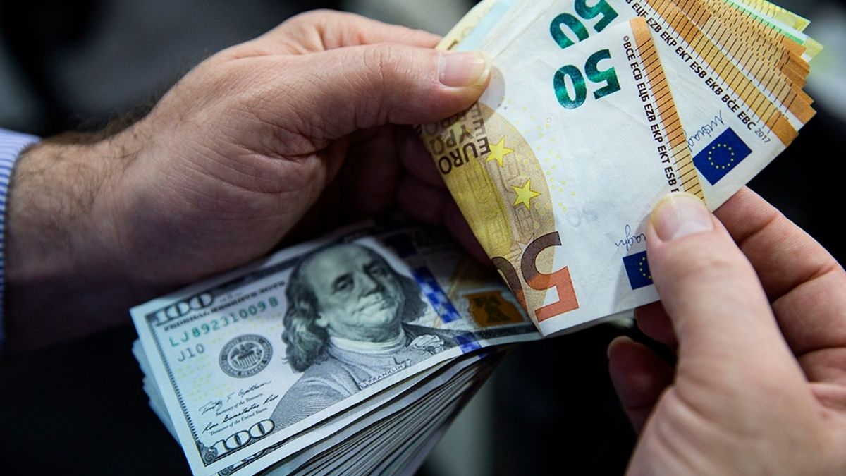 Скільки коштують долар і євро: курс валют в Україні на 18 жовтня