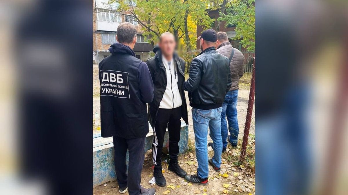 В Николаеве мужчина выстрелил в полицейского и ударил его ножом