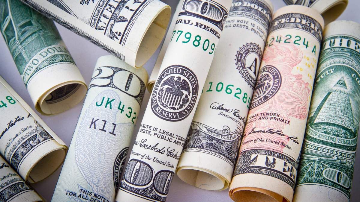 Долар продовжує дешевшати, що з євро: курс валют на 20 жовтня в Україні