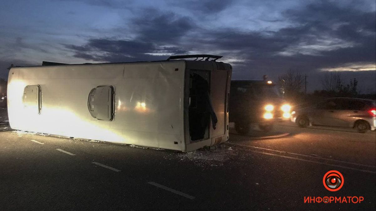 В Обухові перекинувся автобус з пасажирами з Білорусі: 6 осіб забрала швидка