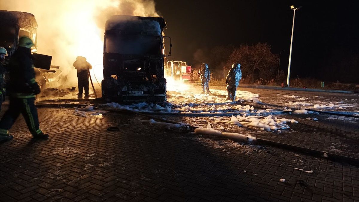 Вибух на заправці на Харківщині: з'явилося відео з місця події