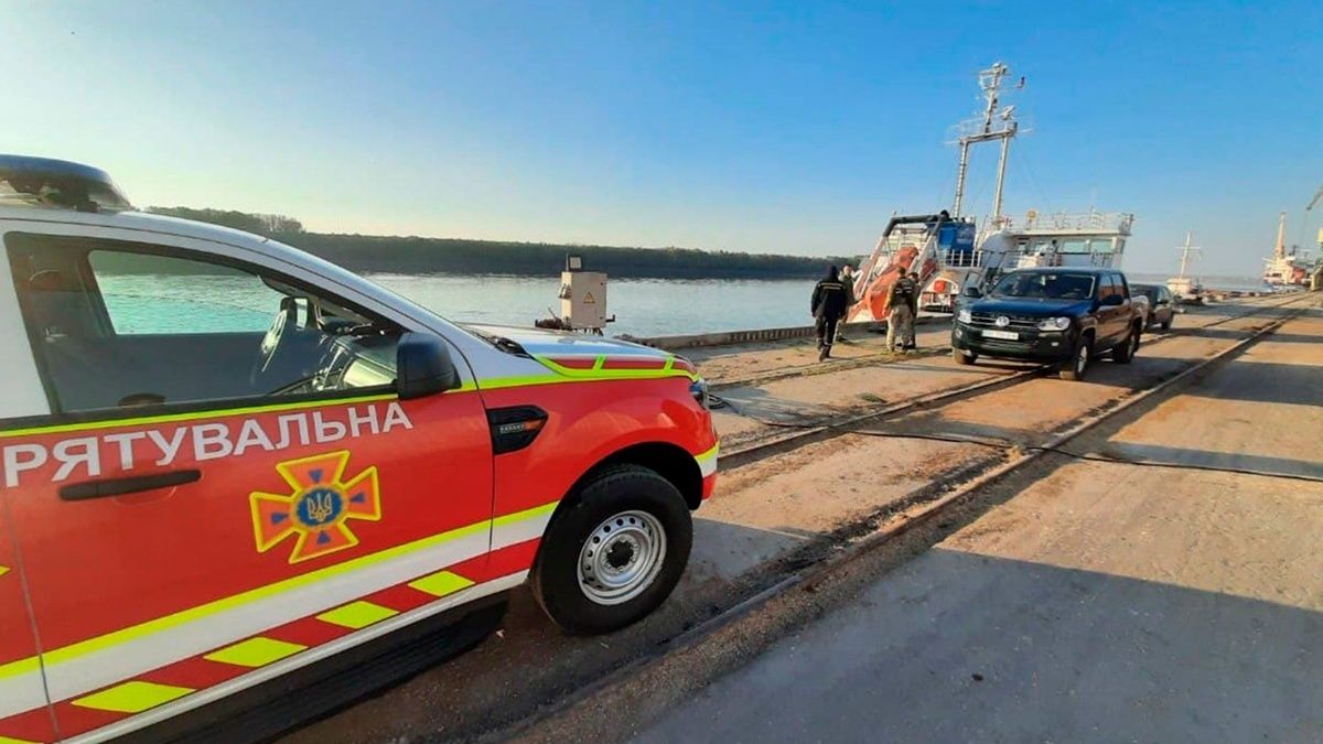 В Одесской области моряк упал с судна в воду: его ищут спасатели и водолазы