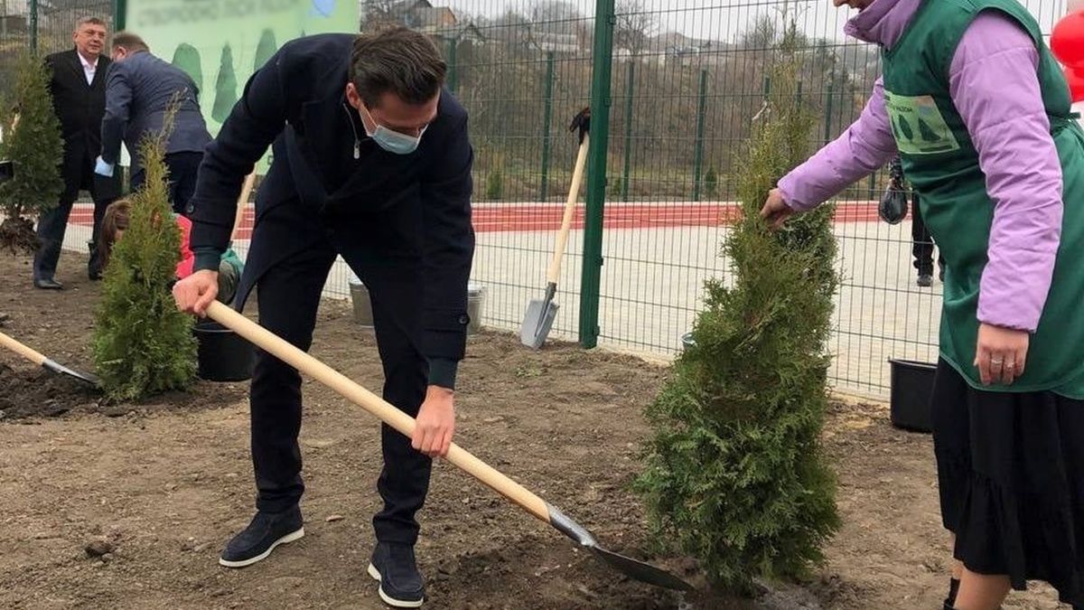 В Черкасской области высадили 900 саженцев деревьев и кустов