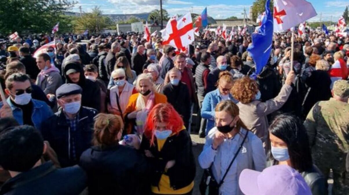 В Грузии люди вышли в поддержку Саакашвили: властям выдвинули ультиматум