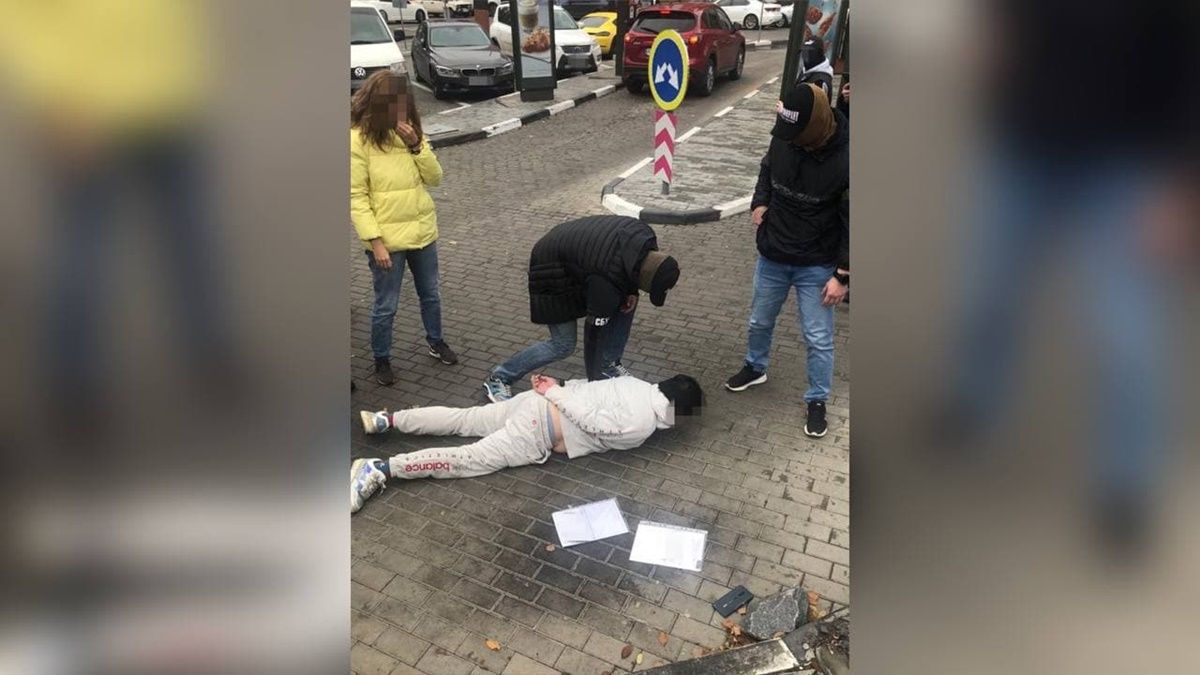 В Харькове иностранец собирал секретную информацию и нашёл себе помощника из Украины