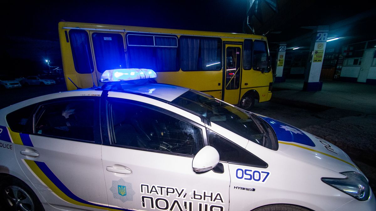 У Києві чоловік викрав маршрутку і катався на ній містом. Йому загрожує до 5 років в'язниці