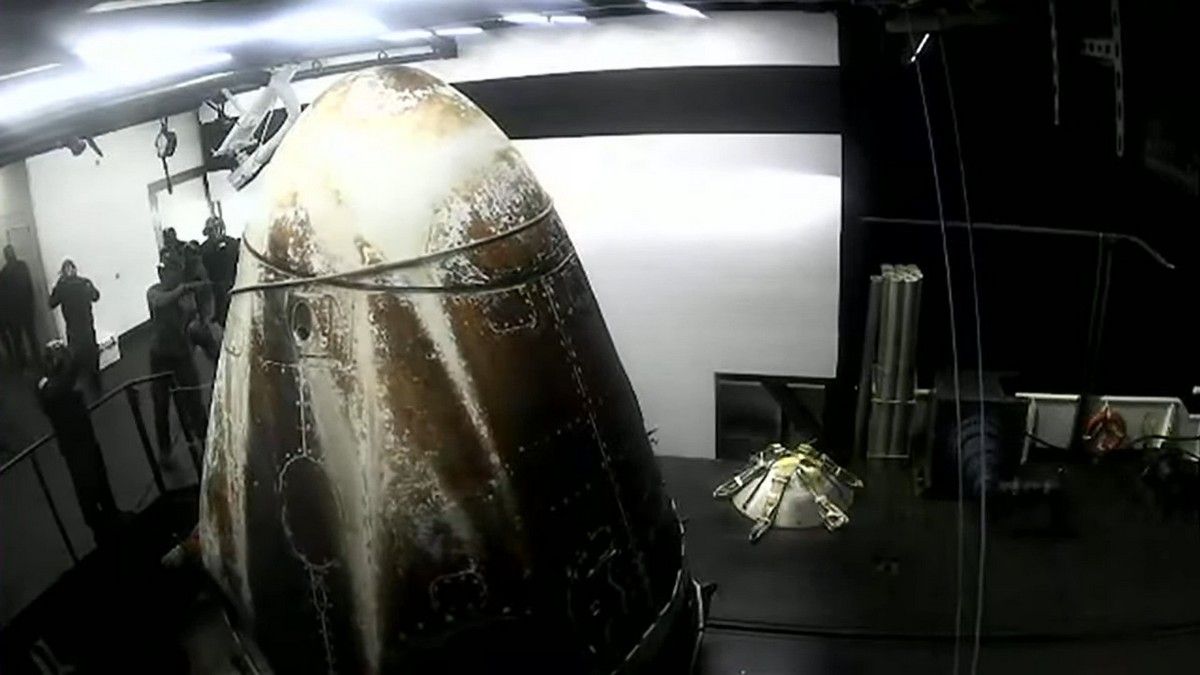 Корабель Crew Dragon із чотирма астронавтами повернувся на Землю після 199 днів на орбіті