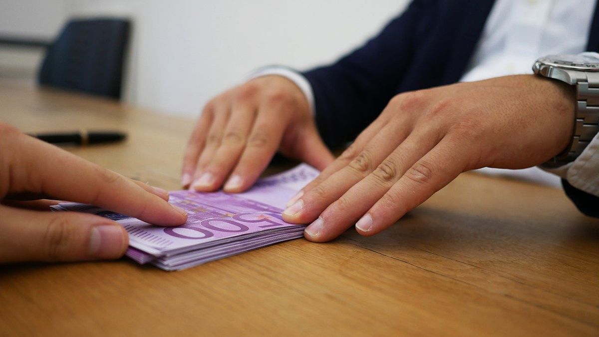 Чи можна "почистити" свою кредитну історію і як при цьому не потрапити на гачок шахраїв