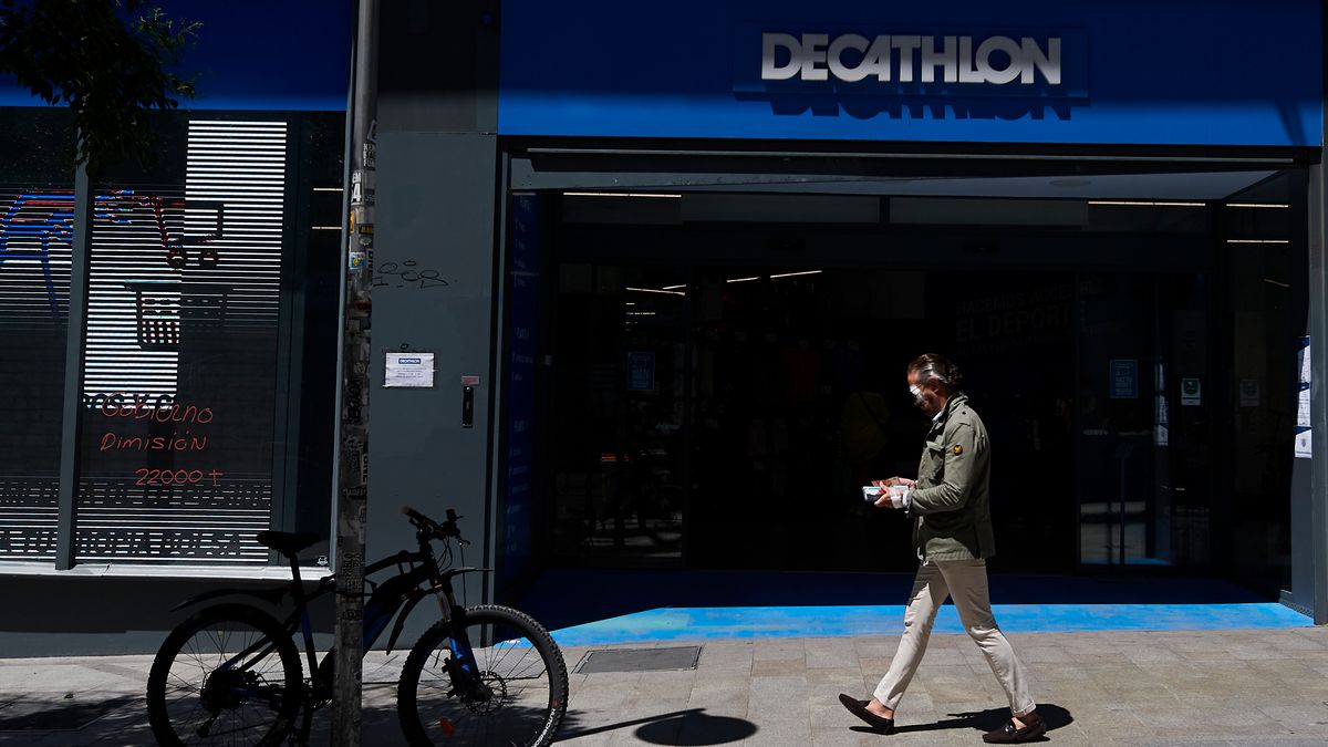 Decathlon зняла з продажу човни у магазинах на півночі Франції: на них мігранти пливли до Великобританії