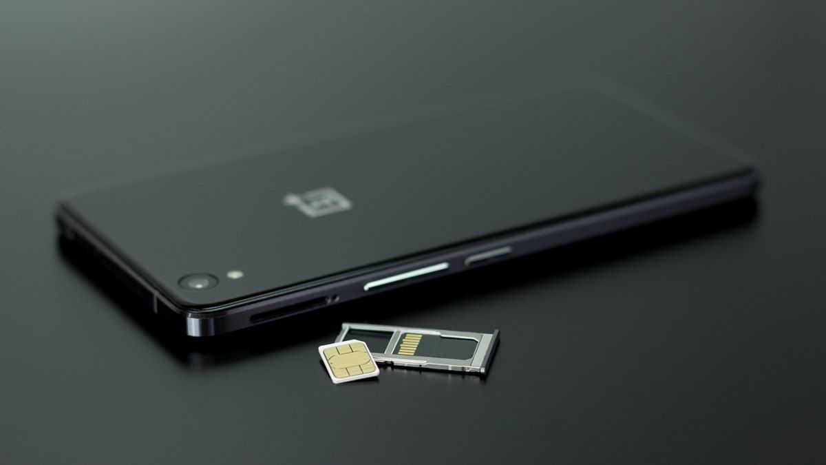 В Україні хочуть зобов'язати прив'язувати SIM-картки до паспортів: кого це торкнеться