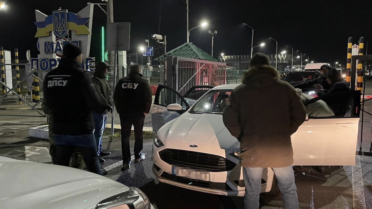 На заході України роздавали "громадянство" ЄС чиновникам, росіянам та мешканцям ОРДЛО: подробиці схеми