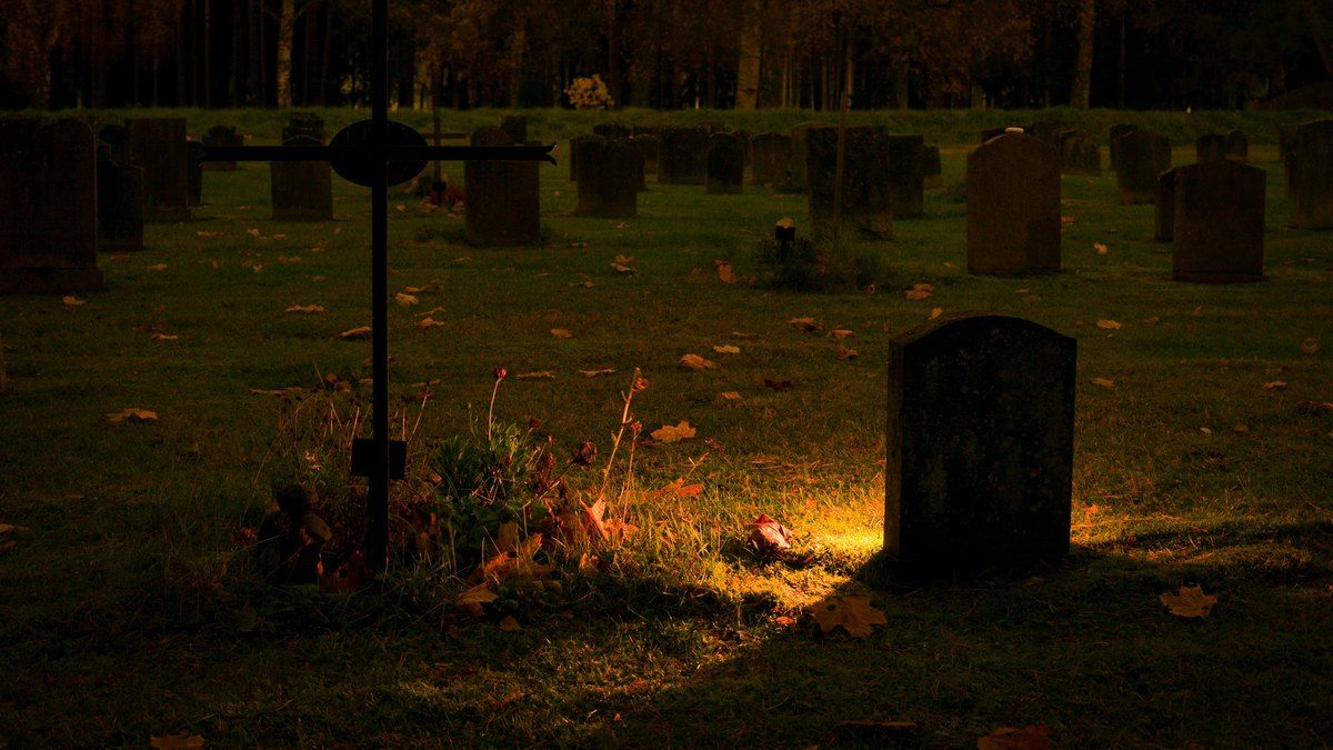 Жінка поховала свого чоловіка живцем, щоб зробити його безсмертним