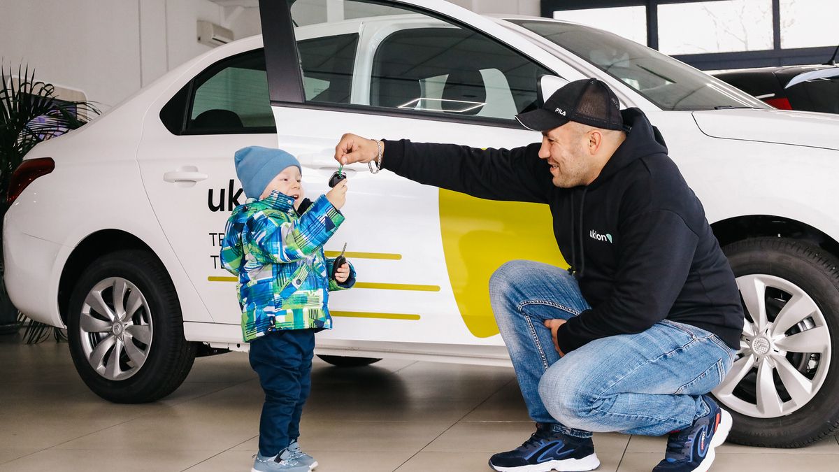 Uklon подарував своєму драйверу Citroen C-Elysee