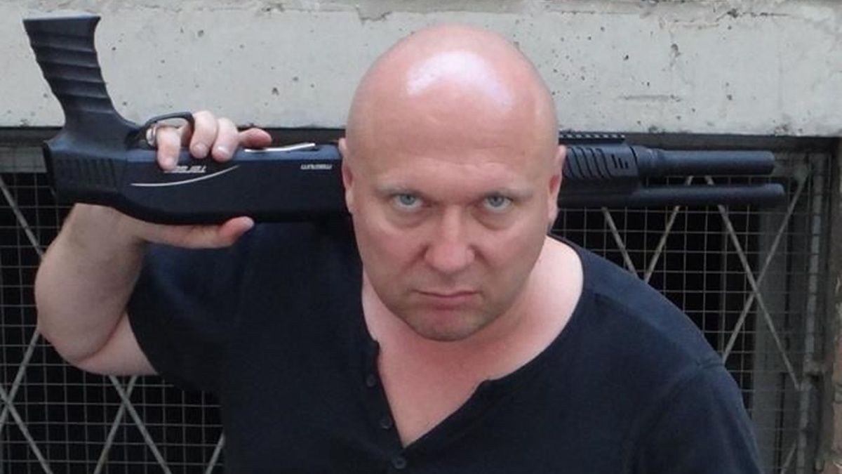 Киевский суд оправдал догхантера Святогора. Он призывал убивать бездомных животных