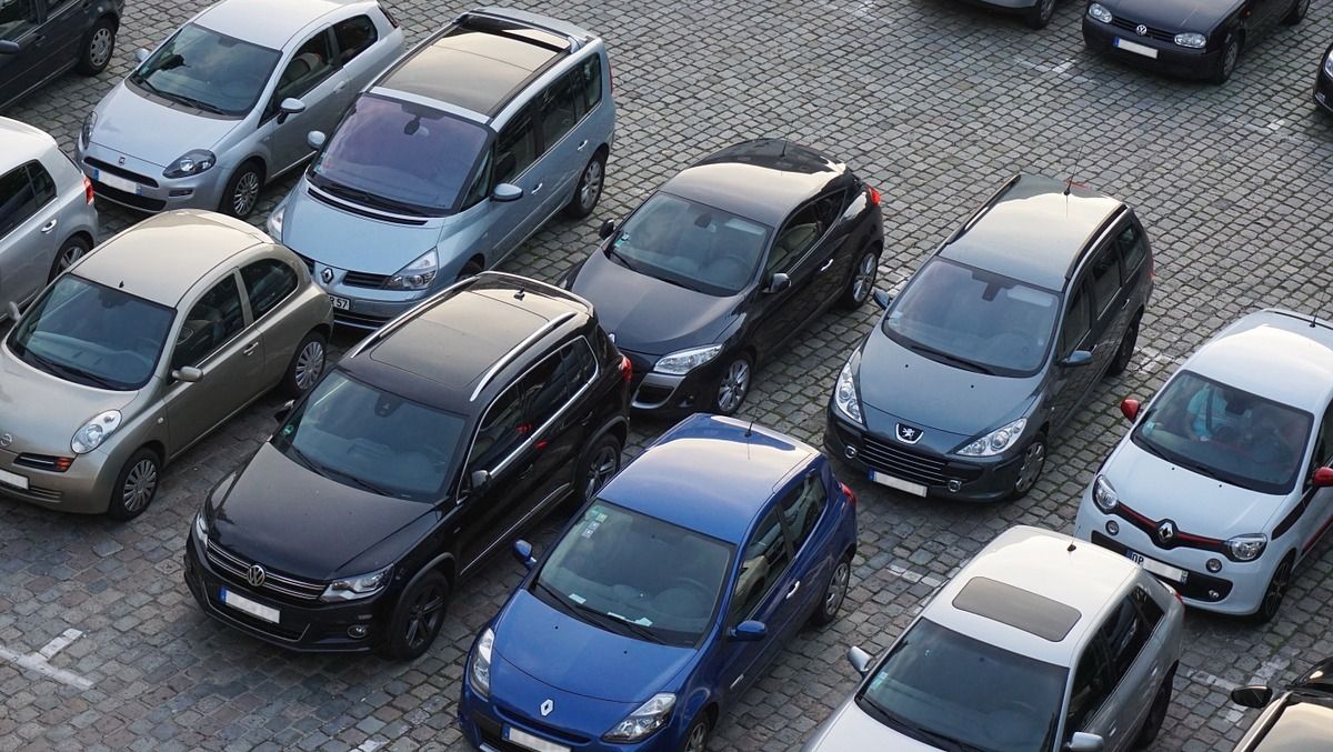 Понад половина ввезених в Україну вживаних авто старші за 10 років