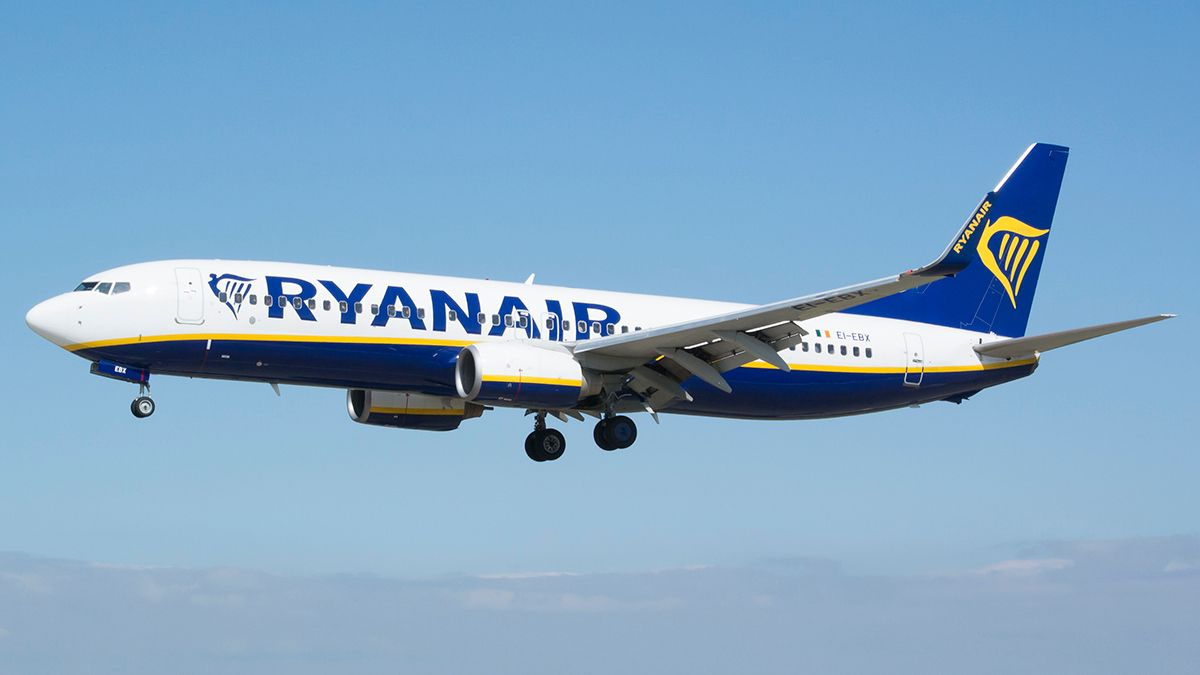 Лоукостер Ryanair начал новогоднюю распродажу: цены на авиабилеты стартуют от 5 евро