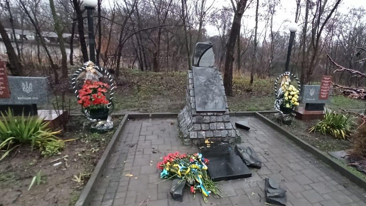 У Миколаївській області розмалювали меморіал Героям Небесної Сотні та воїнам АТО