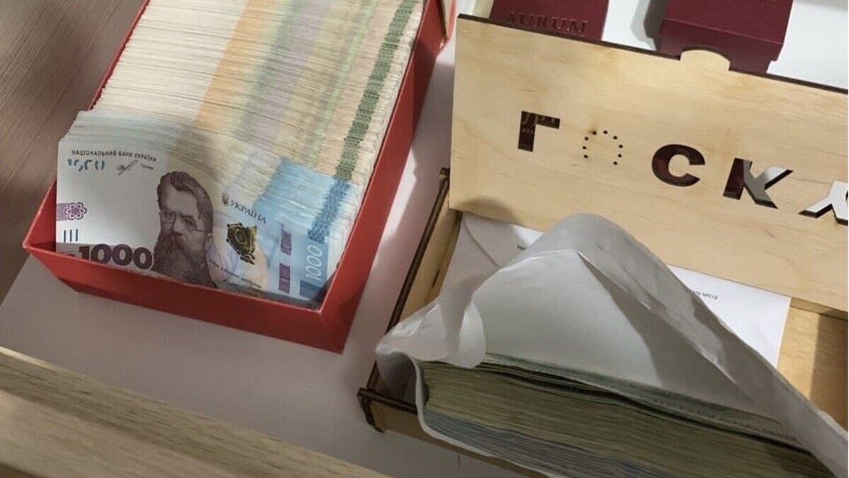 В Киеве медик и полицейский заработали миллион гривен на  «липовых» COVID-сертификатах