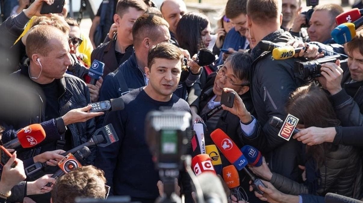Зеленский отреагировал на провокацию ФСБ об украинском корабле в Керченском проливе