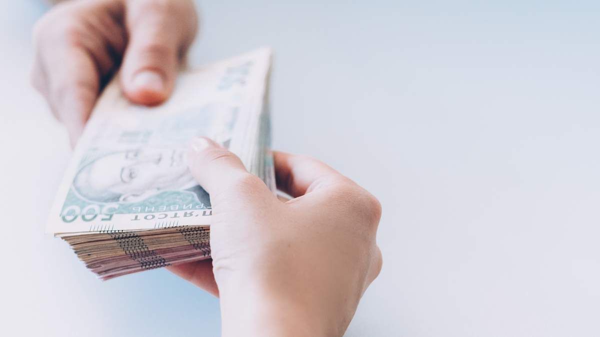 Сколько денег должны работодатели в Украине, и в каких регионах больше всего
