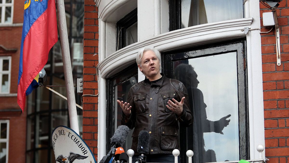 Джулиан Ассанж перенёс микроинсульт в тюрьме