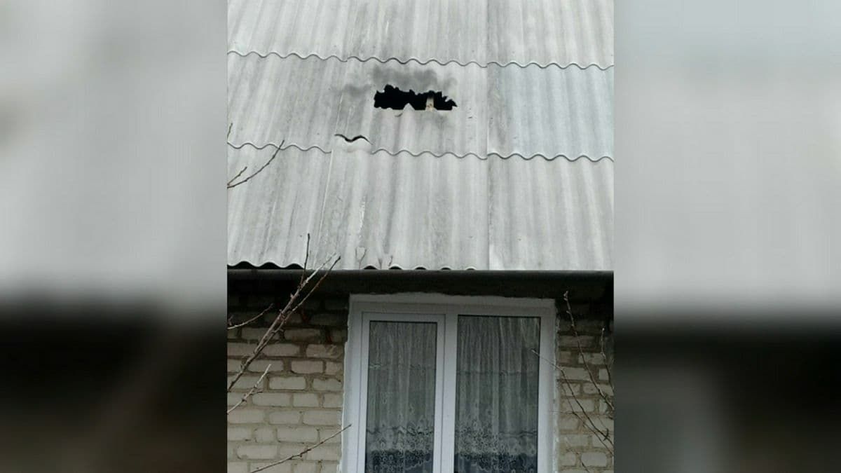 Боевики обстреляли посёлок Травневое: повреждены жилье дома