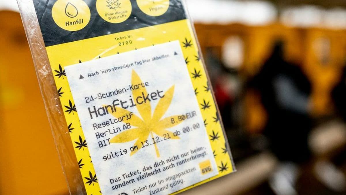 У метро Берліна продають їстівні квитки з коноплями