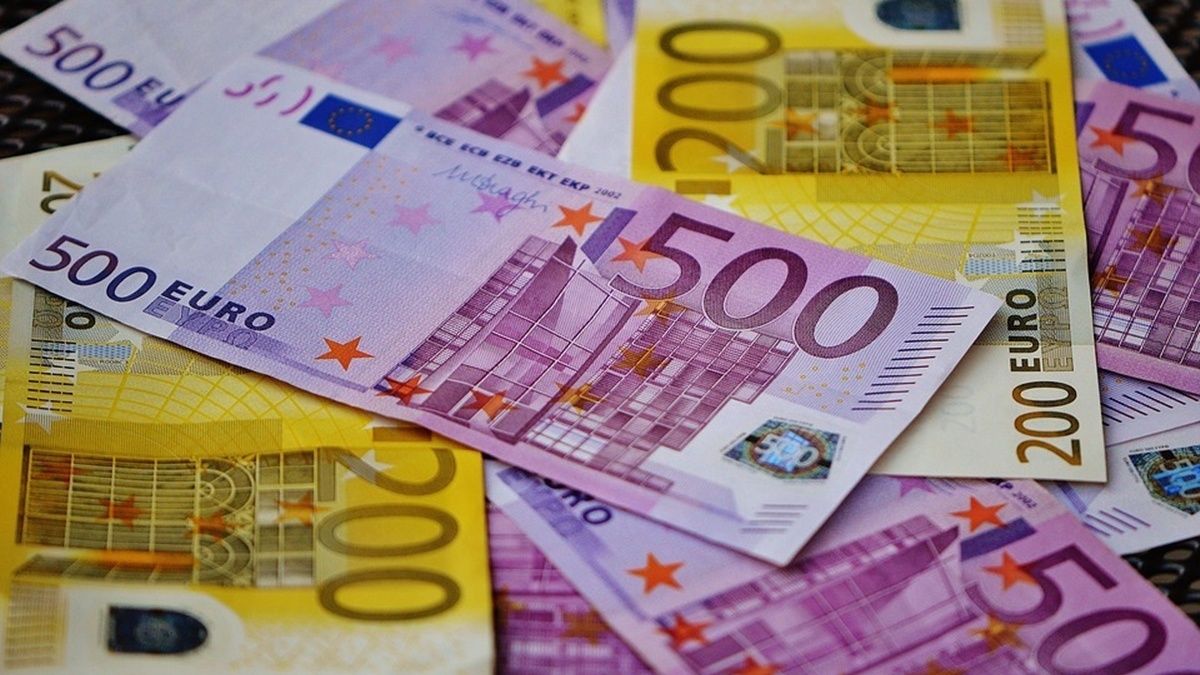Евро вырос в цене, что с долларом: курс валют на 16 декабря в Украине