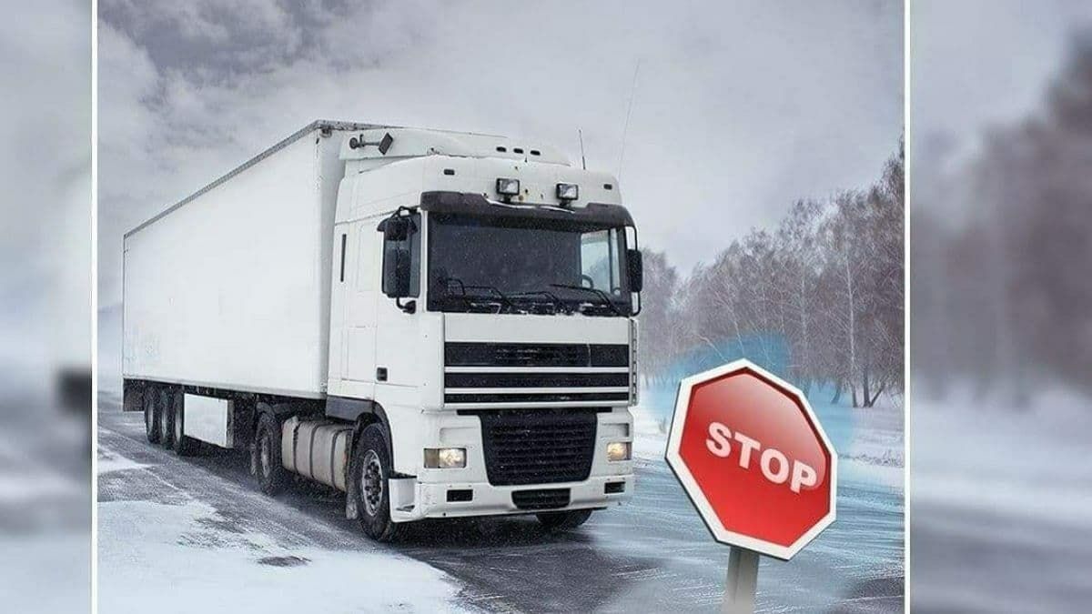 У Львівській області через негоду обмежили рух фур