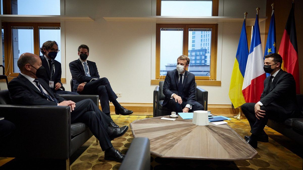Украина, Германия и Франция пытаются вернуть РФ за стол переговоров