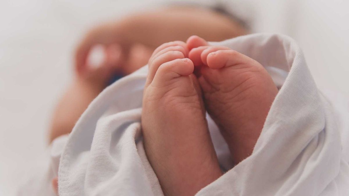 У Києві жінка задушила свою дворічну доньку ременем.