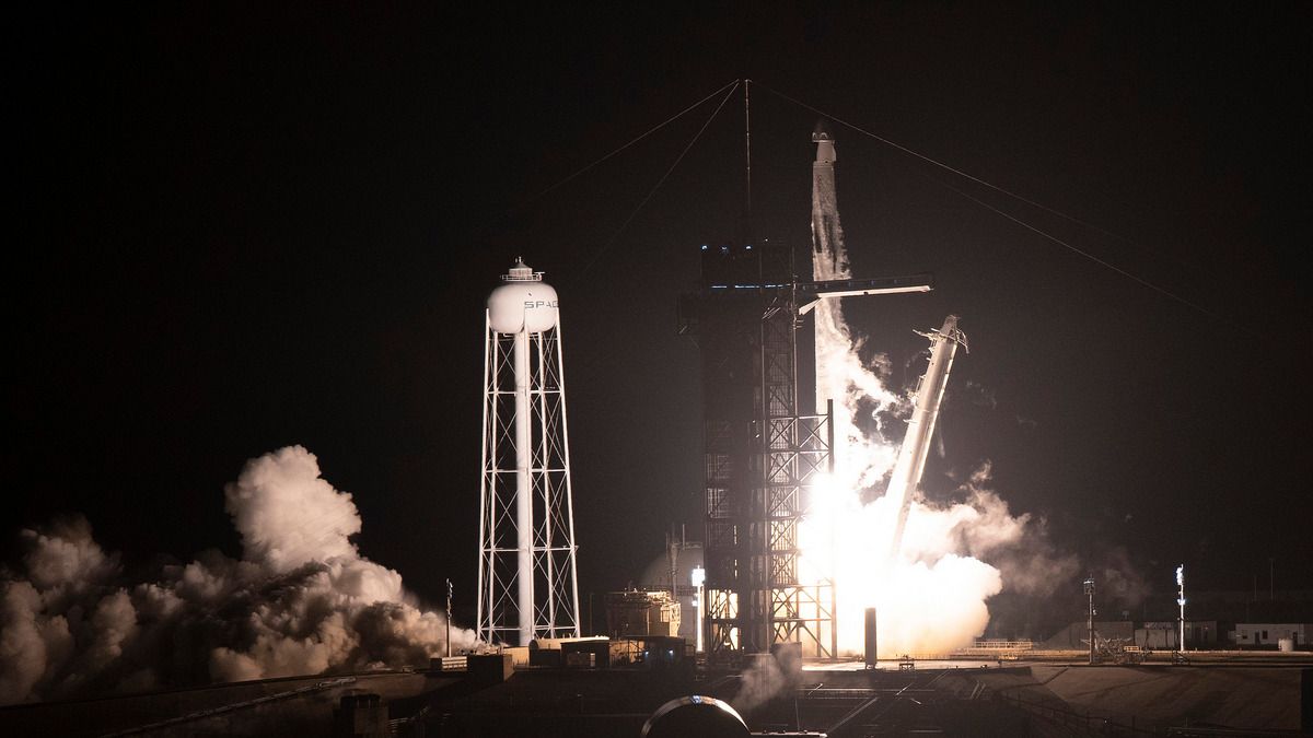 SpaceX запустила к МКС корабль Dragon с припасами, оборудованием и новогодними подарками