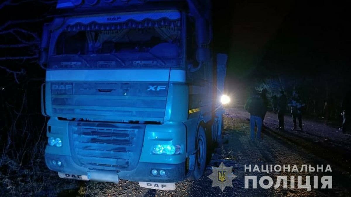 В Одесской области столкнулись три грузовика: двое водителей погибли на месте
