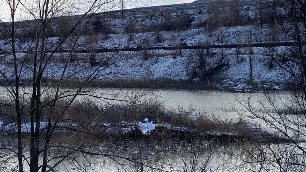 В Кривом Роге прорвало дамбу: грязная вода попала в трубопровод