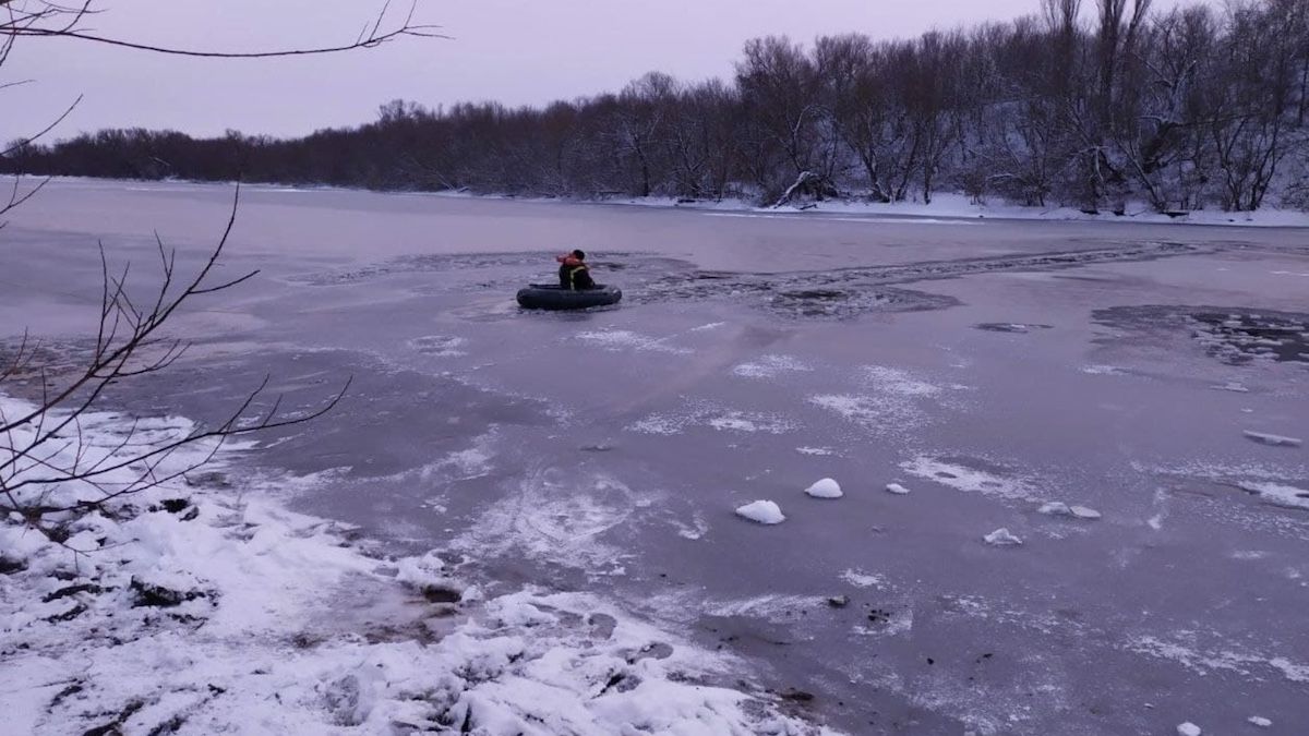 На Кіровоградщині двоє дітей провалилися під лід та загинули
