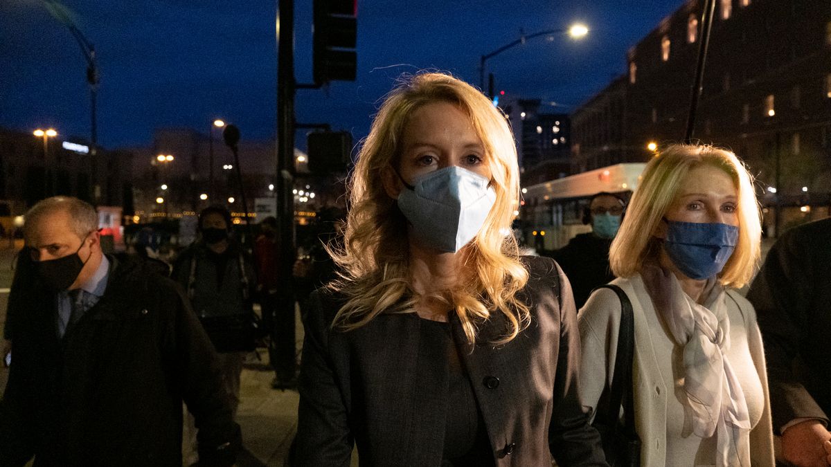 Засновницю стартапу Theranos Елізабет Холмс визнали винною у шахрайстві: їй загрожує до 20 років в'язниці
