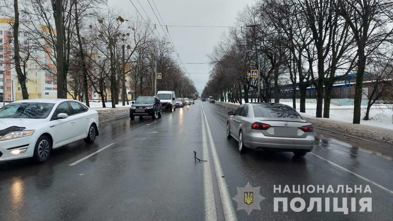 В Харькове рейсовый автобус насмерть сбил женщину на пешеходном переходе: появилось видео момента