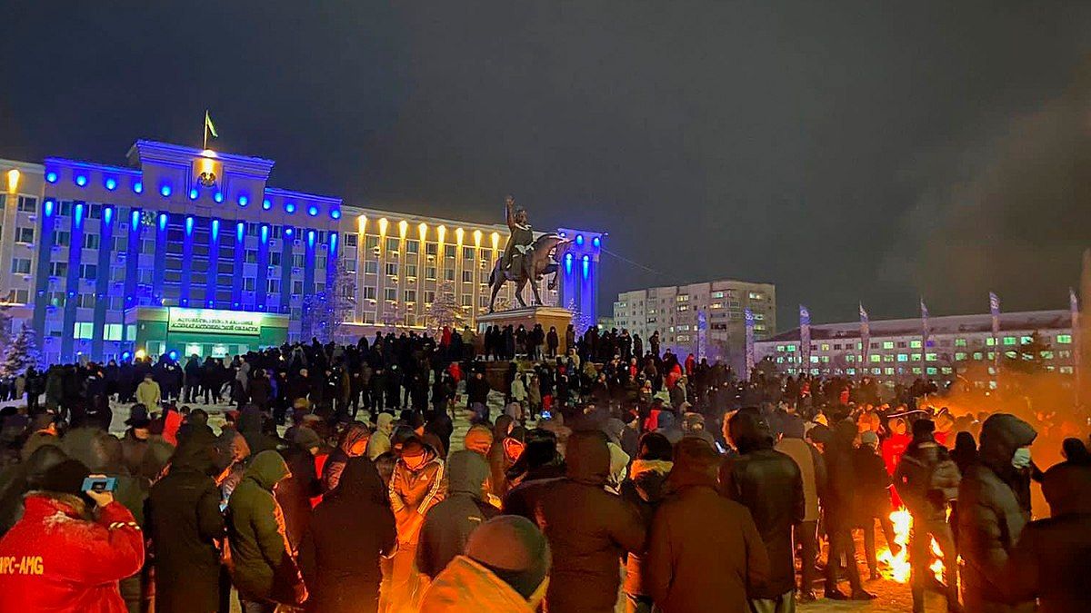 Группа украинцев застряла в Казахстане: они не могут вернуться домой из-за протестов