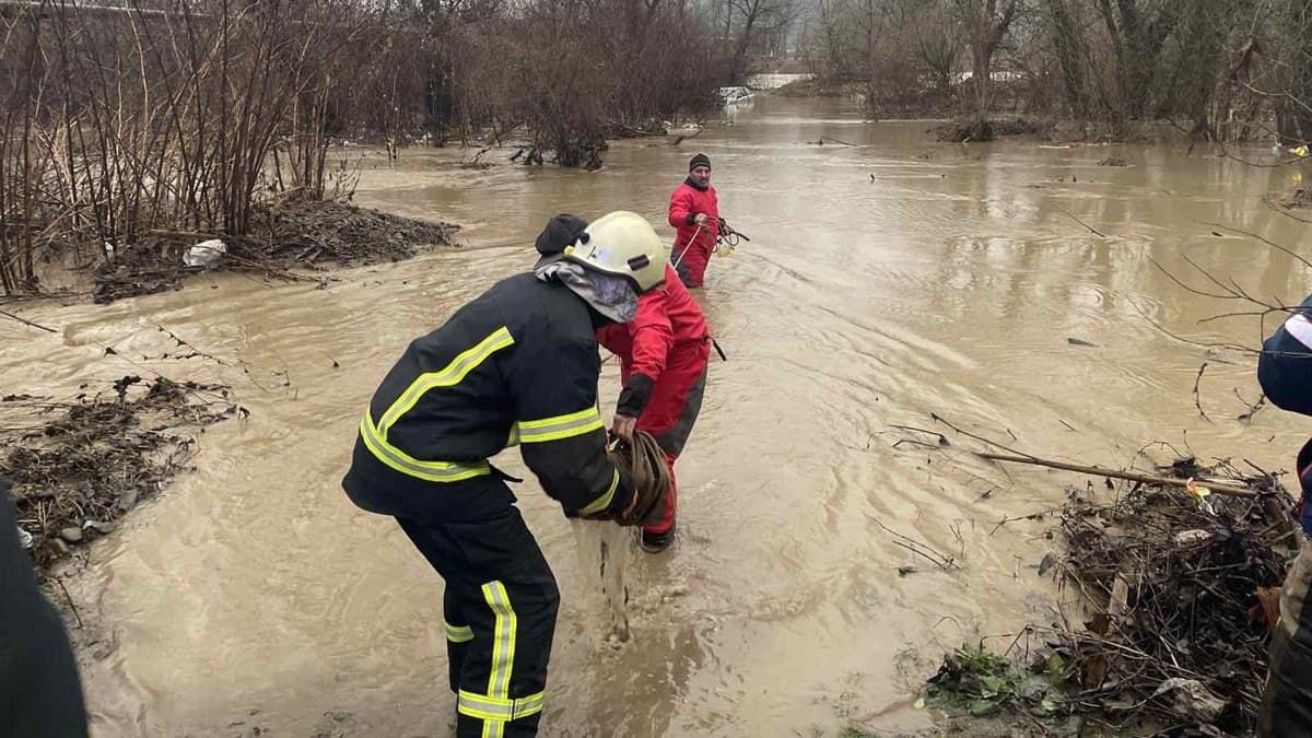 На Закарпатье нашли тело парня, который упал с повозки в воду