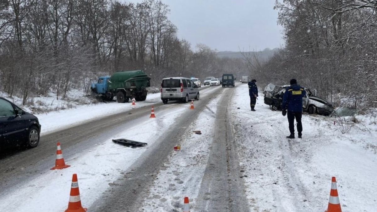 Жуткое ДТП в Винницкой области: погибли 3 человека