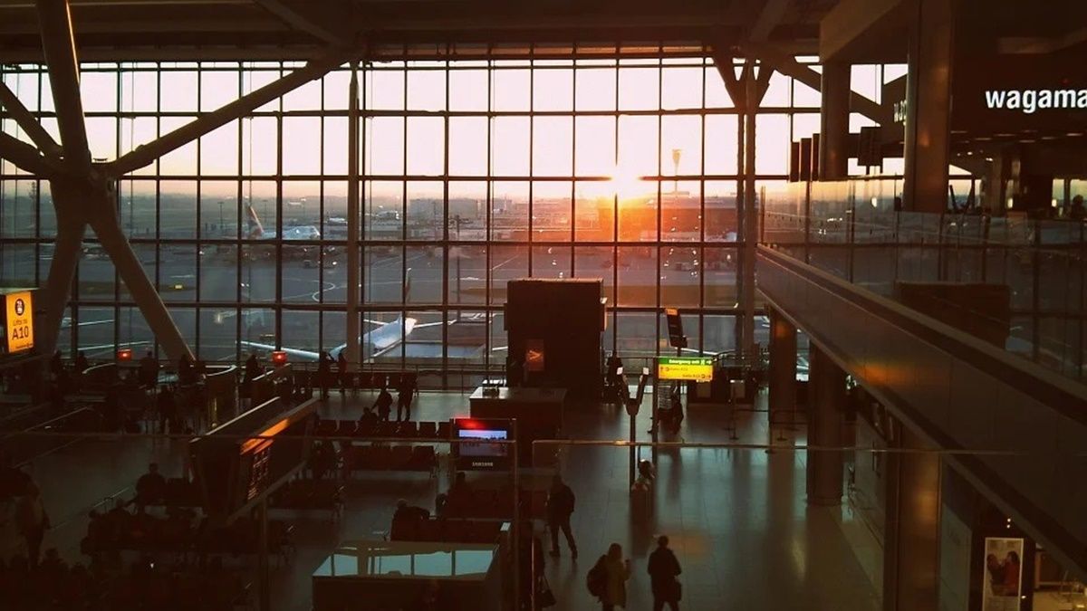 Азербайджан отменил ограничения на въезд для украинцев