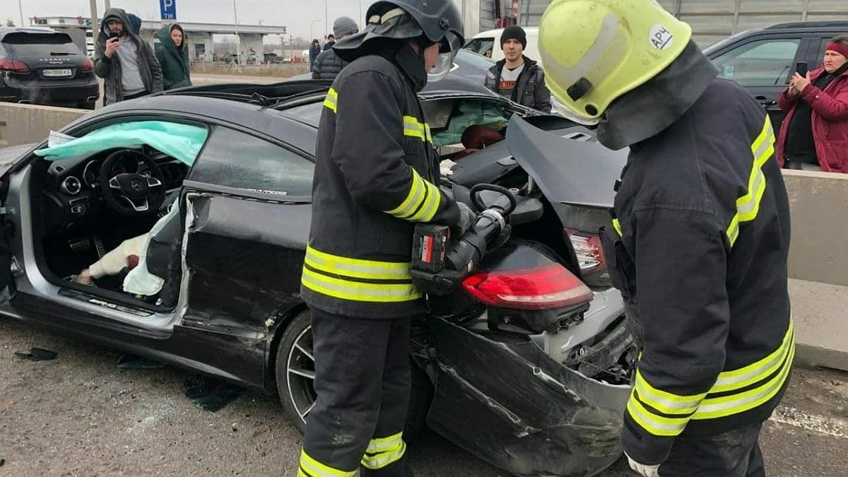 Под Одессой в аварии насмерть разбилась жена украинского футболиста