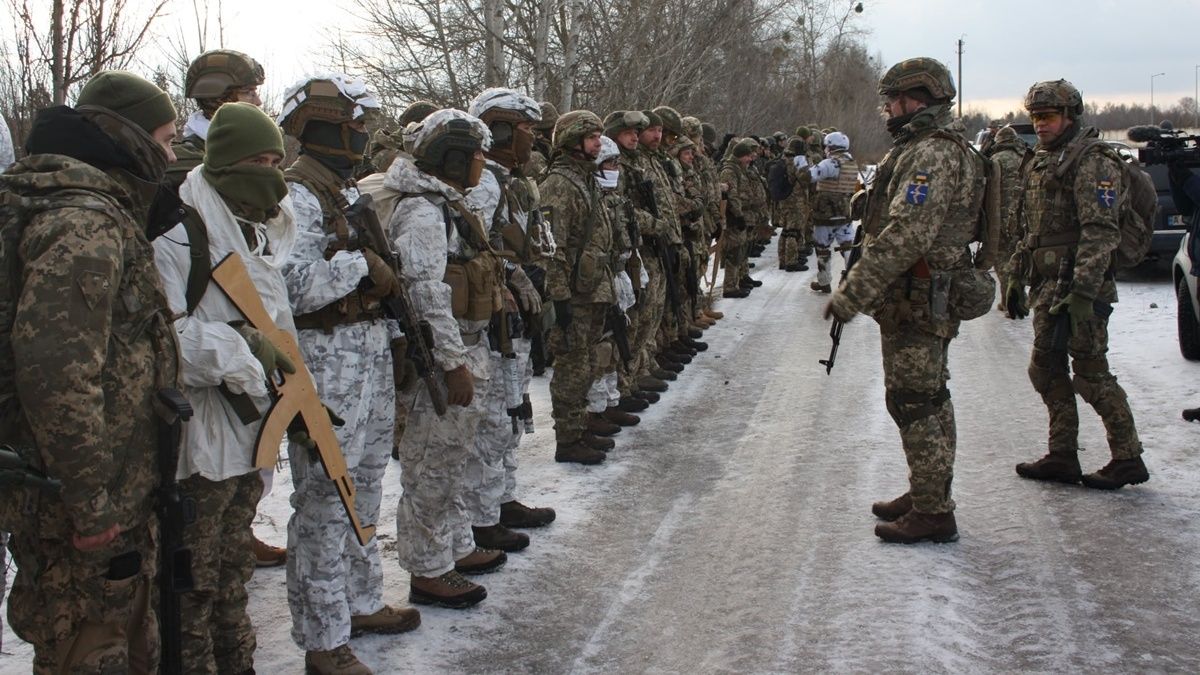 Когда добровольцы из территориальной обороны смогут применять свое оружие