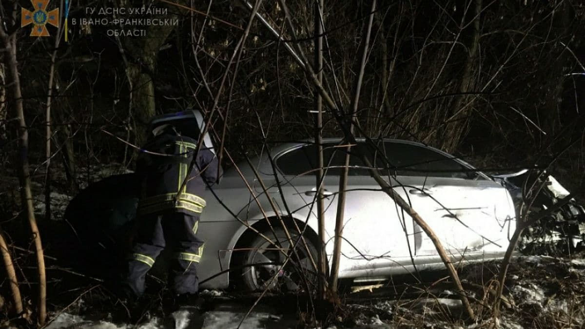 ДТП з автоцистерною в Івано-Франківській області: паливо вилилося на дорогу та спалахнуло