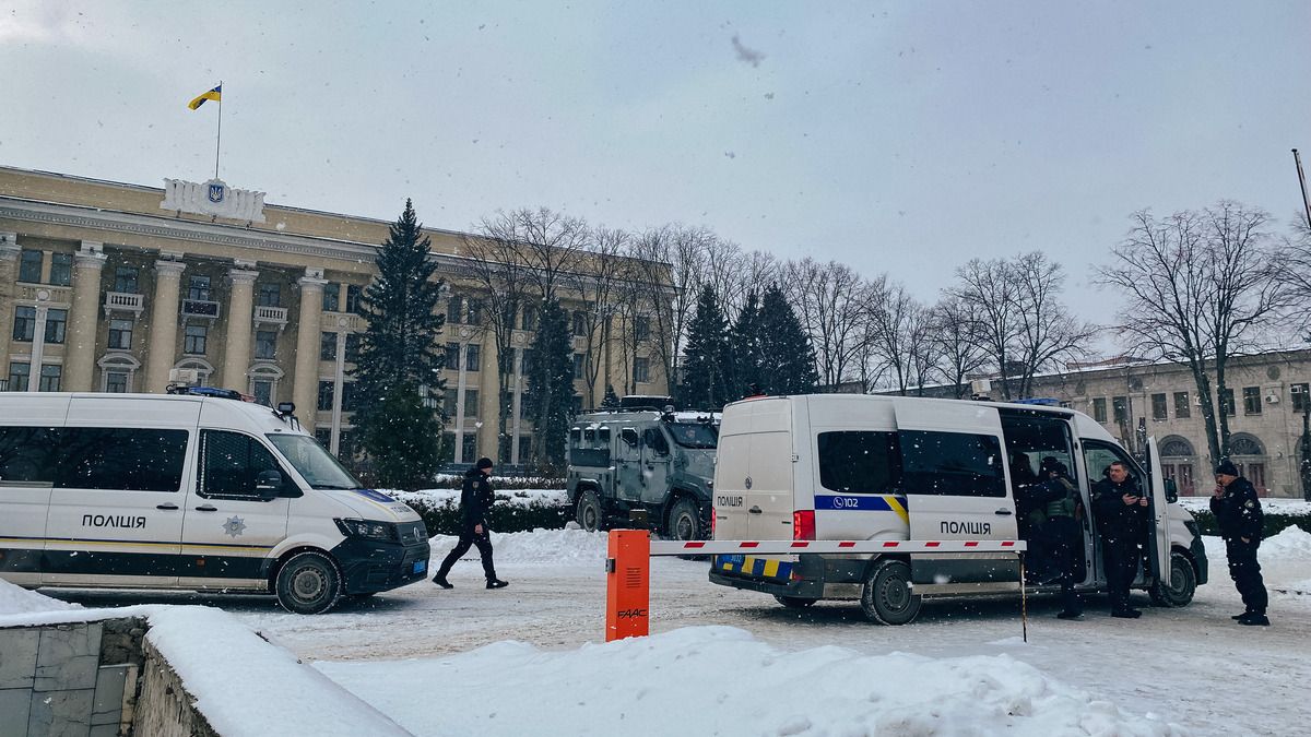 Расстрел военнослужащих на ЮМЗ в Днепре: всё, что известно о происшествии и видео момента