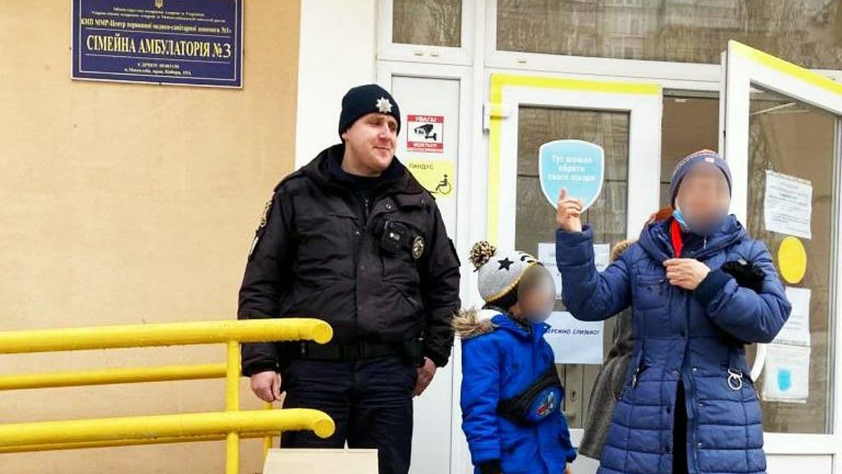 В Николаеве 8-летний мальчик решил стать самостоятельным и поехал к врачу без мамы: ребёнка объявили в розыск