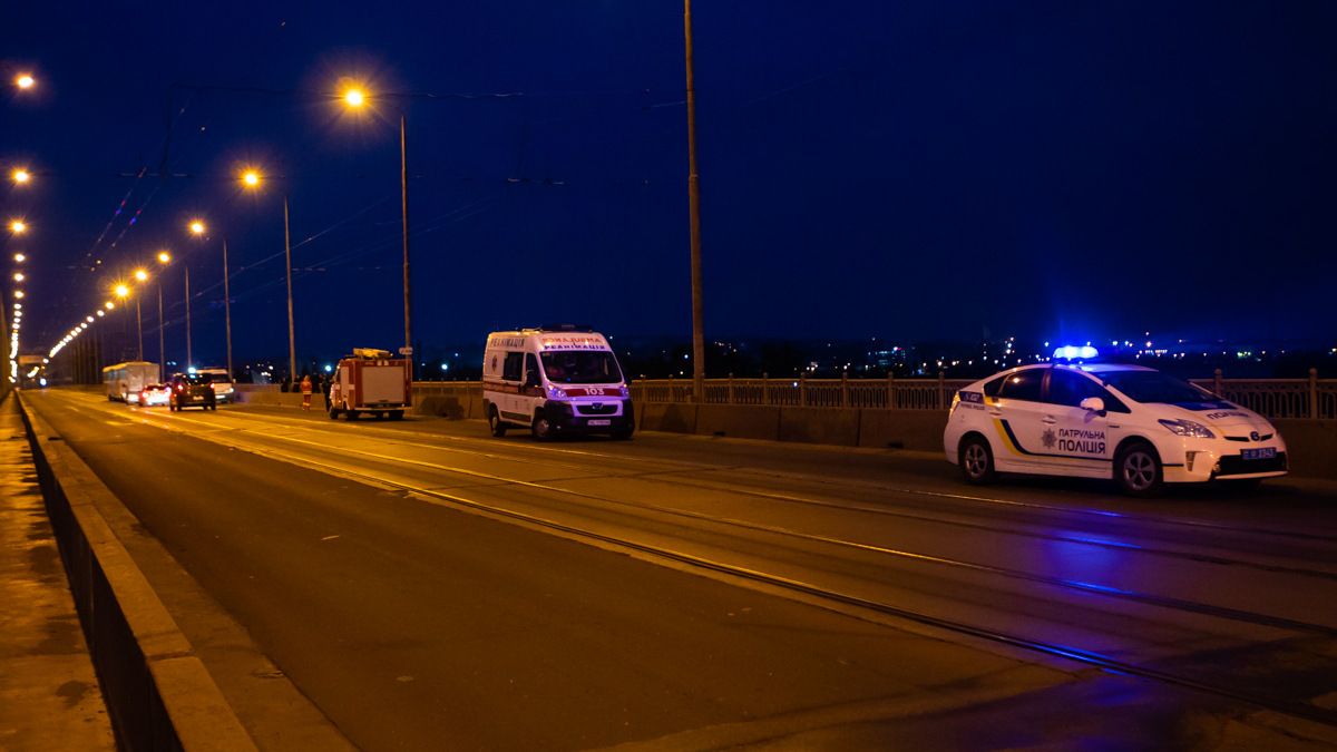 У Вінницькій області патрульні врятували 16-річного хлопця за хвилину до стрибка з мосту: відео з бодікамер